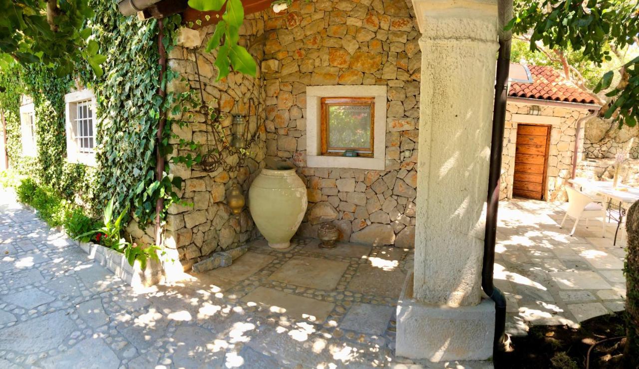 말리로시니 Stone House Retreat 빌라 외부 사진