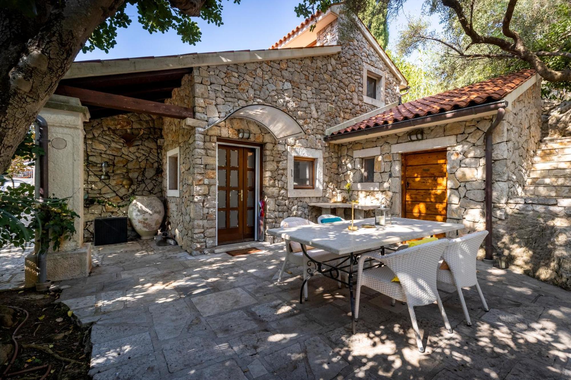 말리로시니 Stone House Retreat 빌라 외부 사진